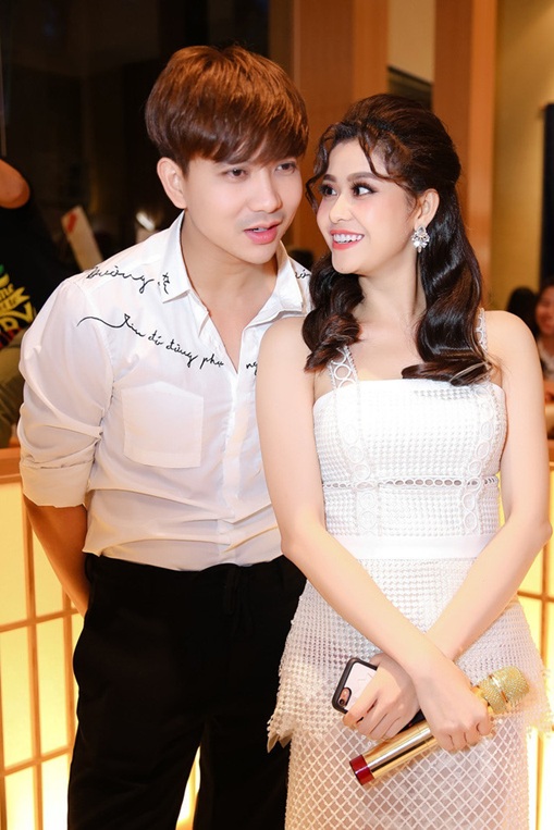 Nữ ca sĩ bị u tuyến giáp: U40 xinh đẹp sau 6 năm làm mẹ đơn thân- Ảnh 1.