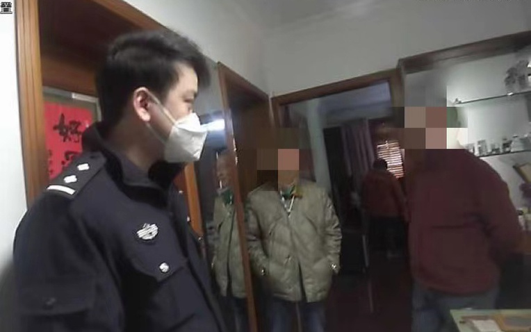 10 cây vàng trong nhà biến mất bí ẩn, cảnh sát vào cuộc rồi phát hiện sự thật ngỡ ngàng- Ảnh 1.