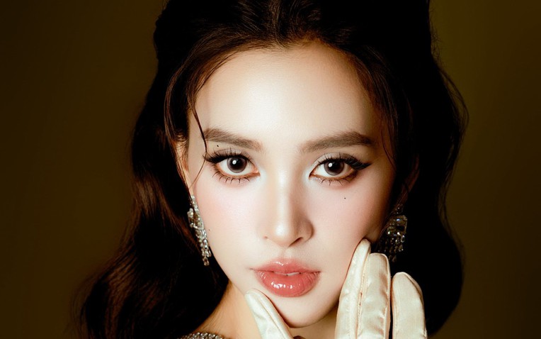 Hoa hậu Tiểu Vy lộ đôi chân bầm tím, dân mạng lo lắng về tình trạng sức khỏe- Ảnh 1.