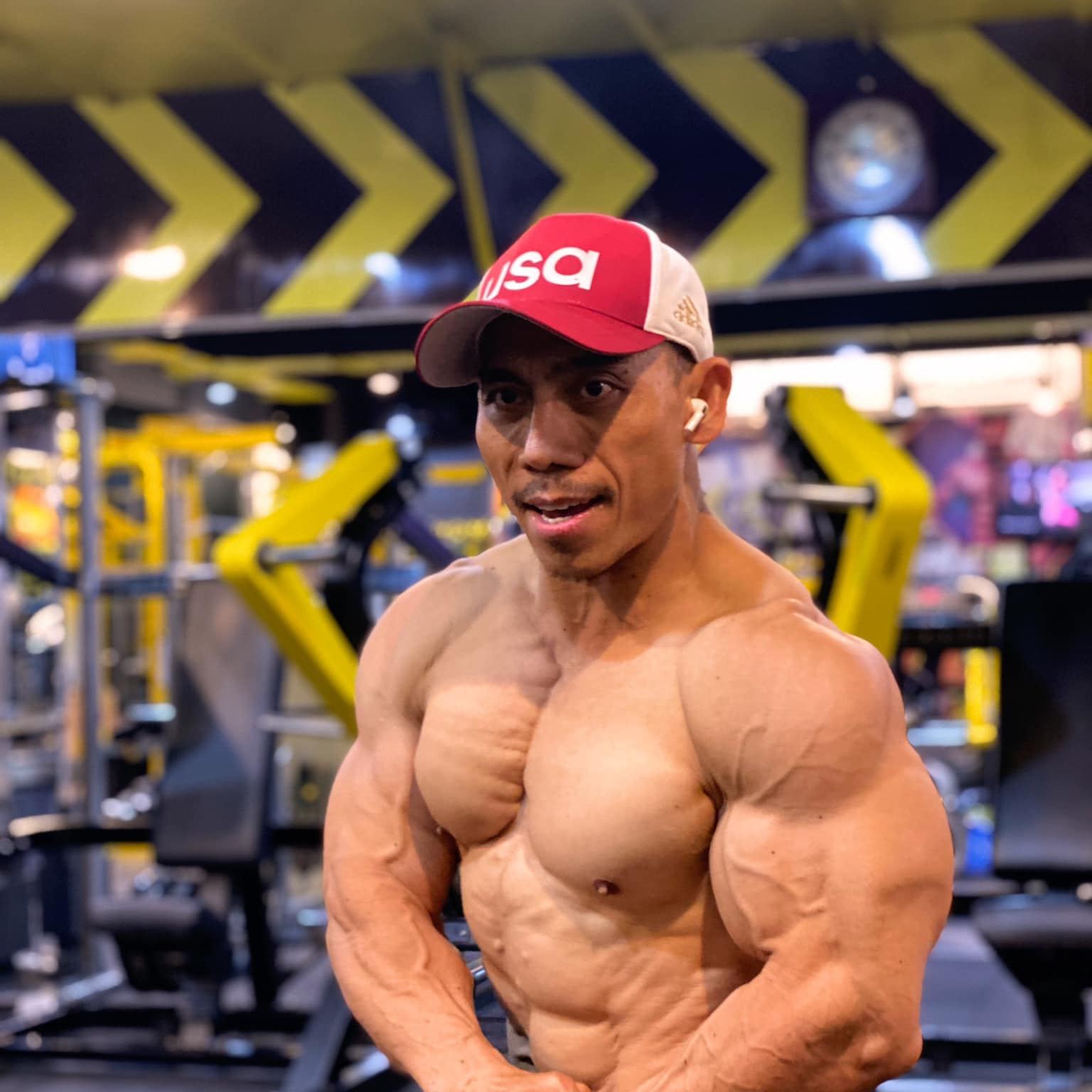 Chàng trai Việt Nam chỉ cao 1m58 nặng 45kg lột xác thành quái vật thể hình khiến tất tất cả ngỡ ngàng- Ảnh 4.