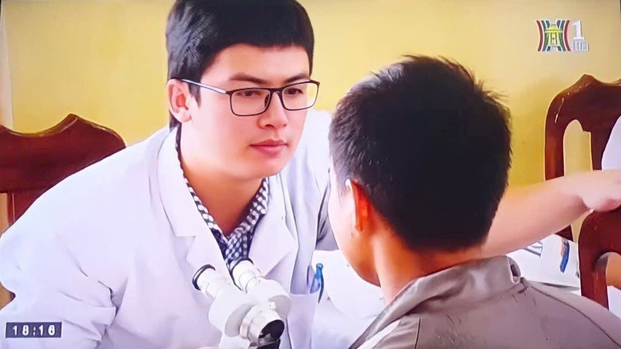 Cựu th&iacute; sinh Olympia visual như nam thần, giờ l&agrave; b&aacute;c sĩ 4 lần l&ecirc;n truyền h&igrave;nh, vợ đẹp tiết lộ: "Khoe ảnh vui vui, ai d&egrave;... HOT"- Ảnh 3.