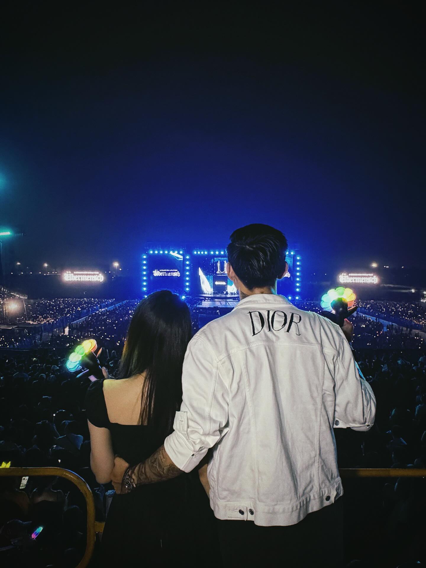 Các anh chồng có đồng cảm với Văn Hậu-Đức Chinh: Đu concert G-Dragon là phụ, phục vụ vợ đẹp 