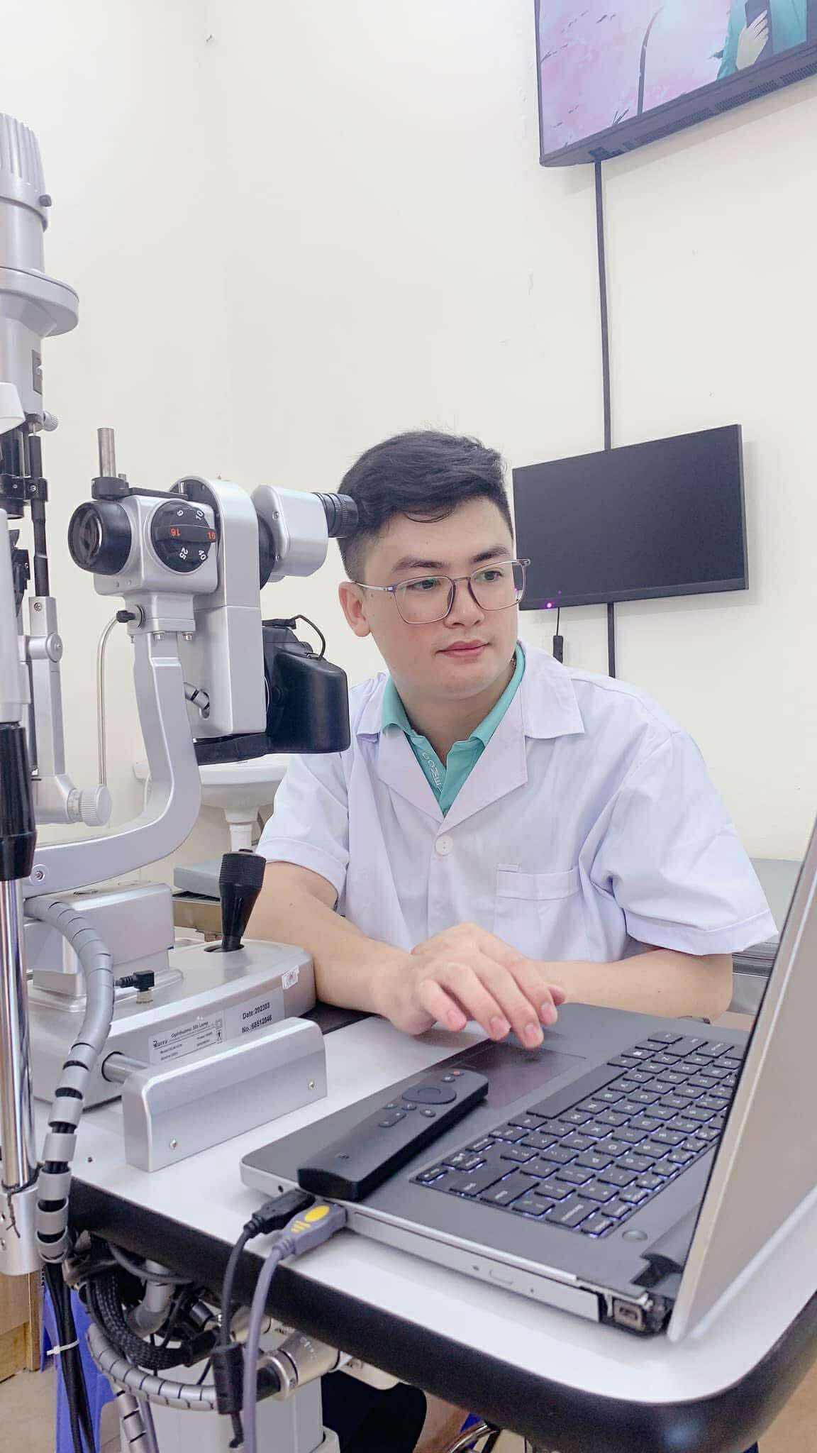 Cựu th&iacute; sinh Olympia visual như nam thần, giờ l&agrave; b&aacute;c sĩ 4 lần l&ecirc;n truyền h&igrave;nh, vợ đẹp tiết lộ: "Khoe ảnh vui vui, ai d&egrave;... HOT"- Ảnh 7.