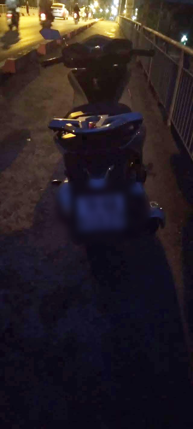 Ch&uacute; rể mất t&iacute;ch b&iacute; ẩn đ&uacute;ng ng&agrave;y đ&oacute;n d&acirc;u: Xuy&ecirc;n đ&ecirc;m t&igrave;m kiếm, c&aacute;c đội cứu hộ mang cano đến hỗ trợ- Ảnh 1.