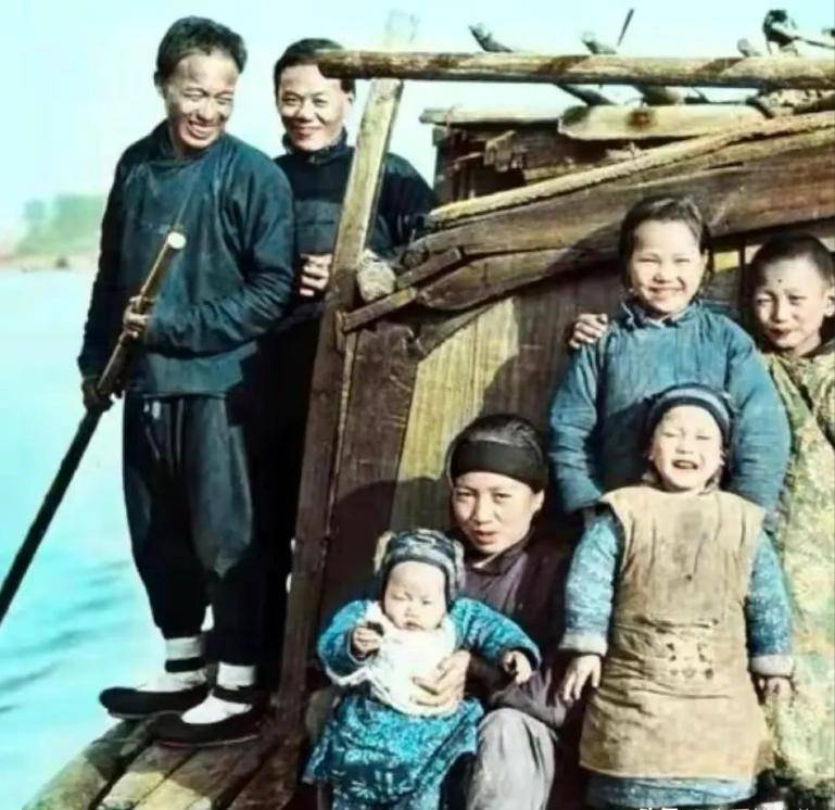 Bộ ảnh hiếm chụp thời nh&agrave; Thanh hơn 100 năm trước: Ngỡ ng&agrave;ng trước nhan sắc giai nh&acirc;n đứng cạnh Từ Hi Th&aacute;i hậu- Ảnh 5.