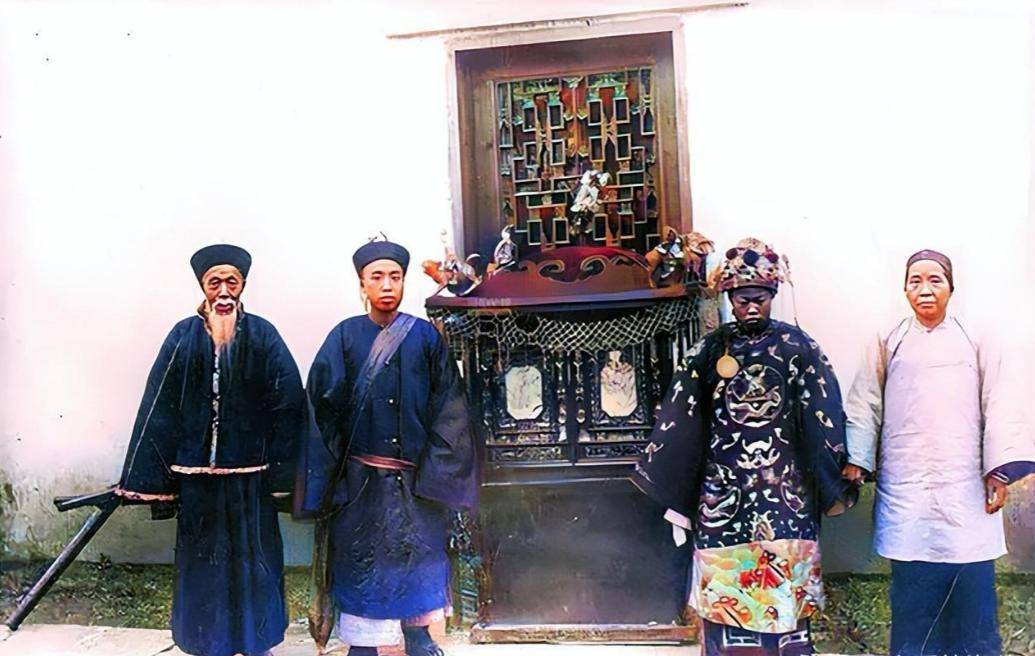 Bộ ảnh hiếm chụp thời nh&agrave; Thanh hơn 100 năm trước: Ngỡ ng&agrave;ng trước nhan sắc giai nh&acirc;n đứng cạnh Từ Hi Th&aacute;i hậu- Ảnh 6.