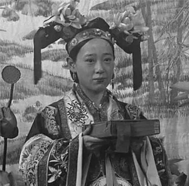 Bộ ảnh hiếm chụp thời nh&agrave; Thanh hơn 100 năm trước: Ngỡ ng&agrave;ng trước nhan sắc giai nh&acirc;n đứng cạnh Từ Hi Th&aacute;i hậu- Ảnh 3.