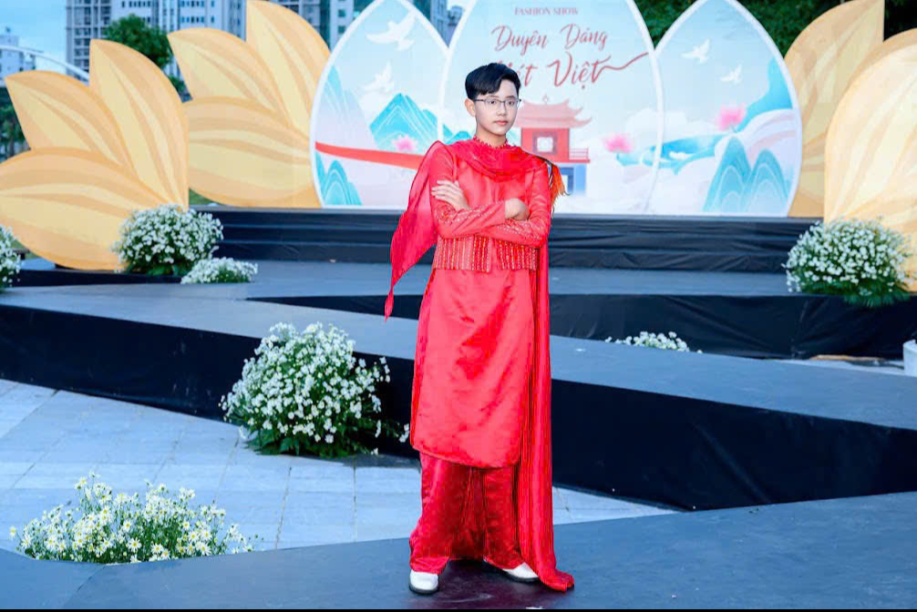 Những thiên thần nhí catwalk ấn tượng trong “Duyên dáng Nét Việt”- Ảnh 2.