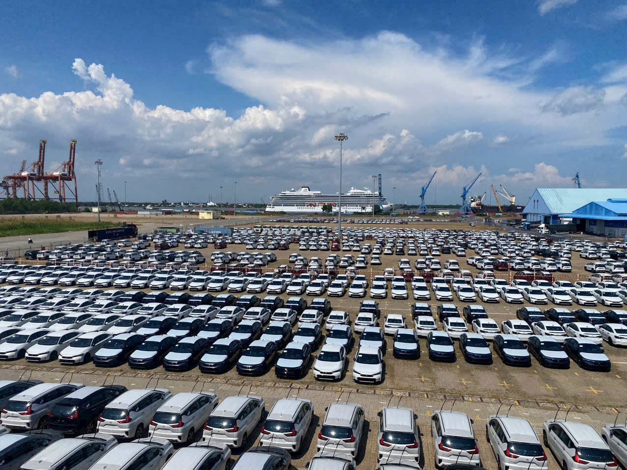 Hình ảnh hàng ngàn chiếc ô tô nhập về cảng TP HCM- Ảnh 1. Hình ảnh hàng ngàn chiếc ô tô nhập về cảng TP HCM- Ảnh 1.