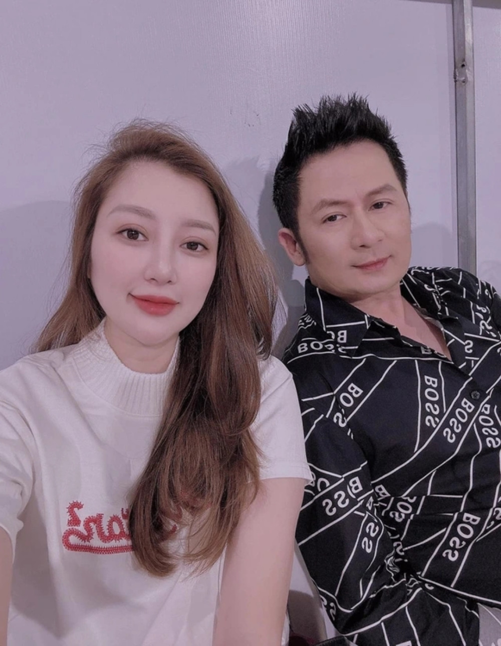 Nam ca sĩ sở hữu biệt thự 2.000 m2 ở Mỹ và Việt Nam: Ngoài 50 hôn nhân viên mãn bên vợ kém 17 tuổi- Ảnh 3.