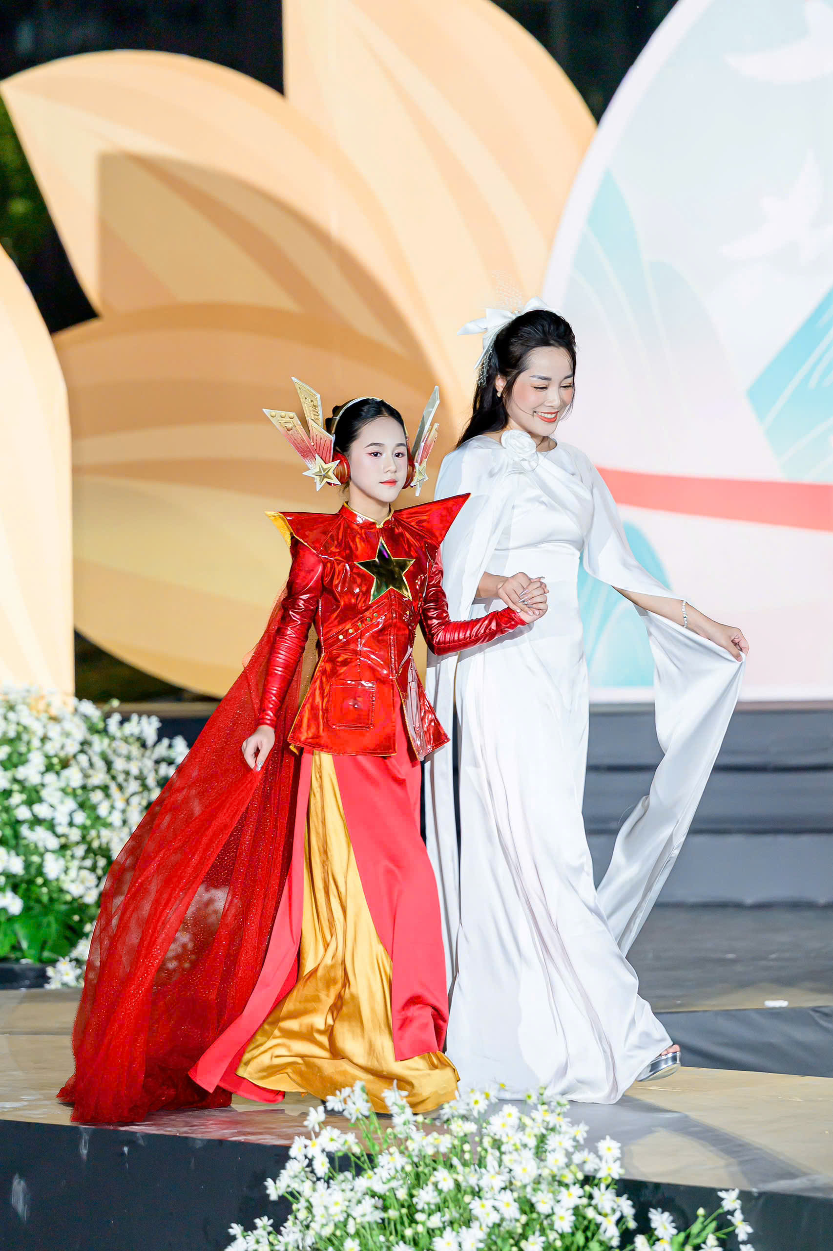 Những thiên thần nhí catwalk ấn tượng trong “Duyên dáng Nét Việt”- Ảnh 5.