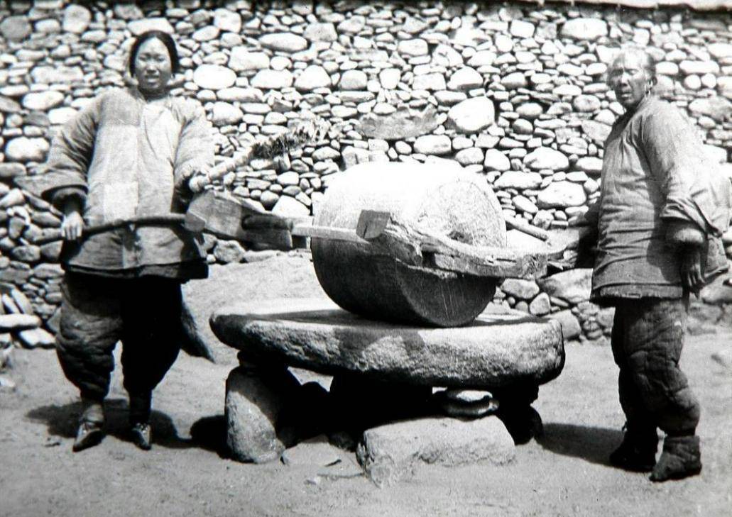 Bộ ảnh hiếm chụp thời nh&agrave; Thanh hơn 100 năm trước: Ngỡ ng&agrave;ng trước nhan sắc giai nh&acirc;n đứng cạnh Từ Hi Th&aacute;i hậu- Ảnh 1.