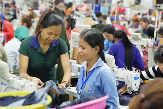 Campuchia bứt phá giữa hai siêu cường: Nhập từ Trung Quốc, xuất sang Mỹ - Cán cân nghiêng đáng ngại- Ảnh 3.