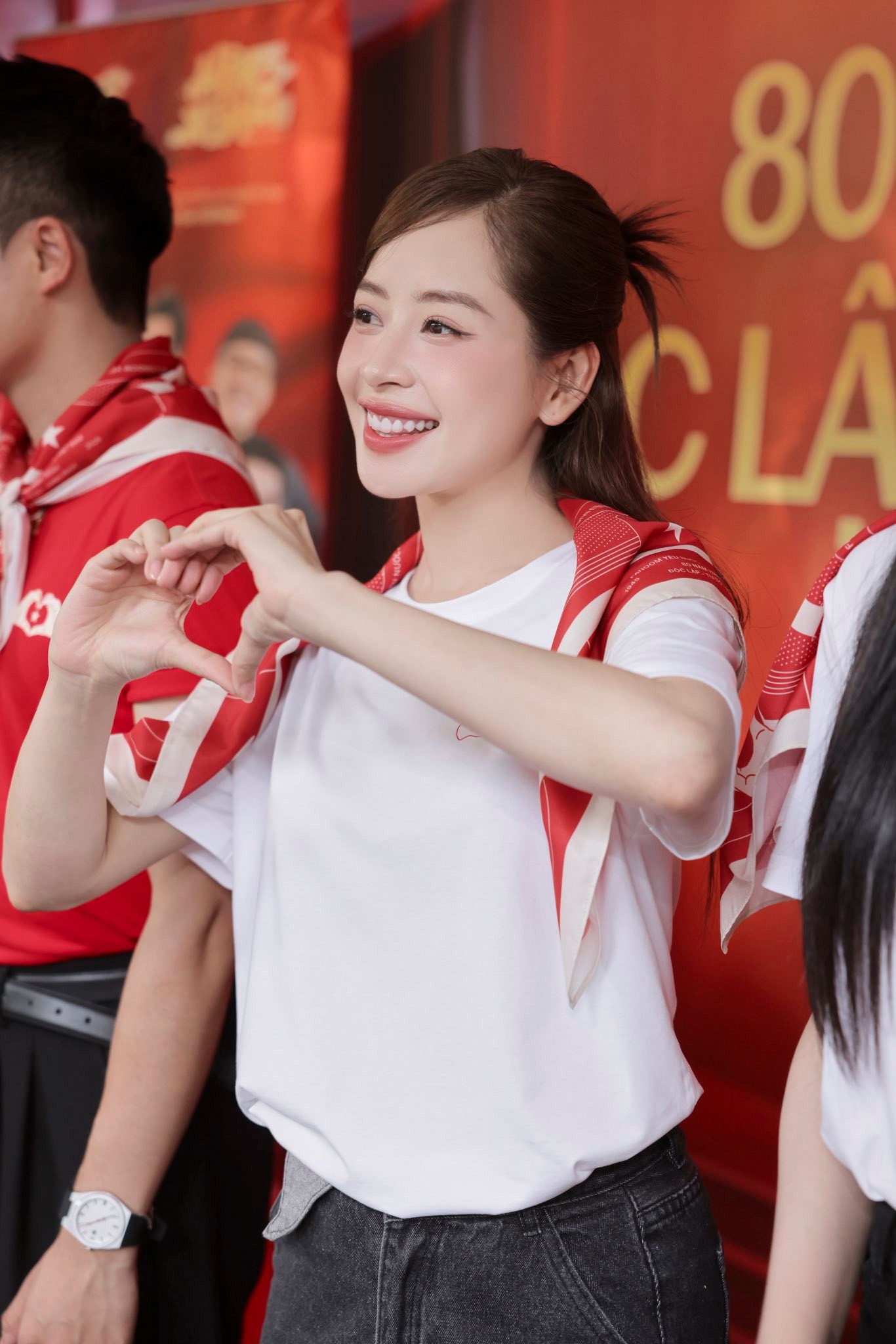 Chi Pu thẩm mỹ răng gây tranh cãi mạng xã hội, bạn chọn nụ cười duyên nguyên bản hay thần thái sang chảnh hiện tại?- Ảnh 6.