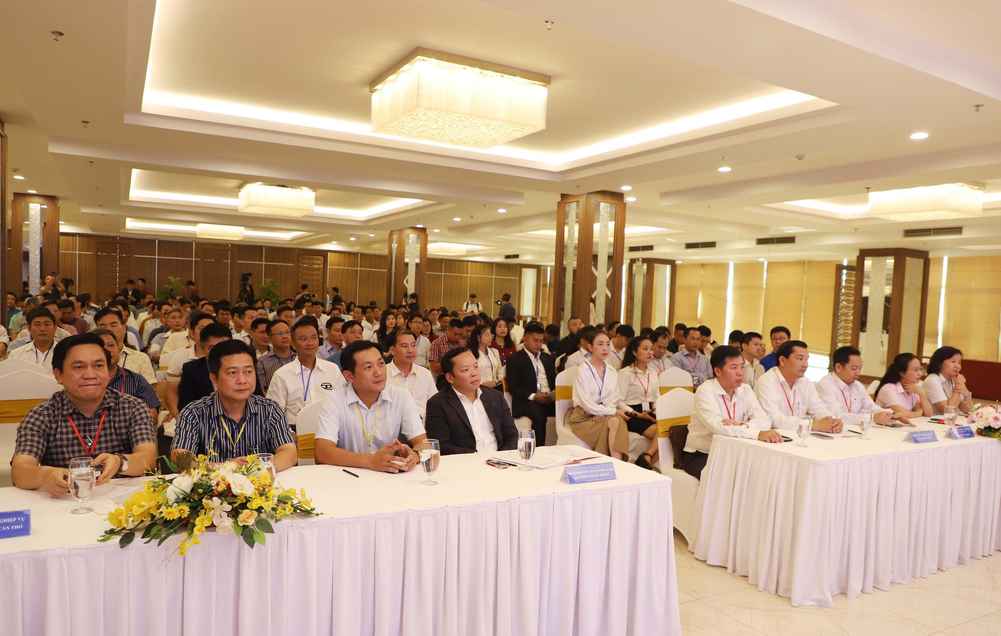 Vụ việc liên quan Hoa hậu Thuỳ Tiên, Ngân 98, chồng Đoàn Di Băng khiến công chúng mất niềm tin- Ảnh 2.