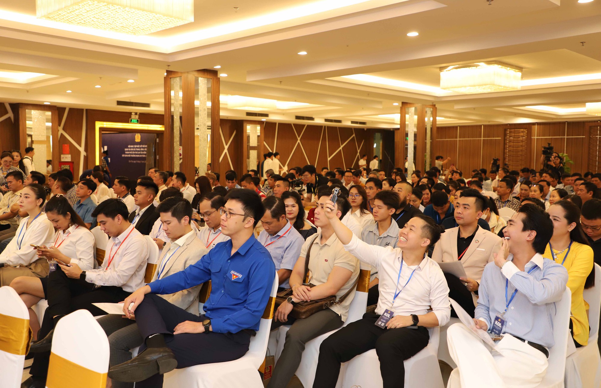 Vụ việc liên quan Hoa hậu Thuỳ Tiên, Ngân 98, chồng Đoàn Di Băng khiến công chúng mất niềm tin- Ảnh 3.