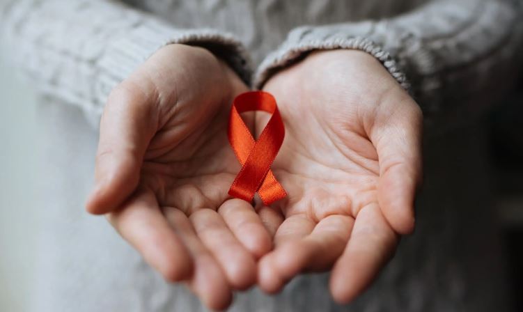 Nữ sinh 16 tuổi bất ngờ phát hiện nhiễm HIV, cách cô bị lây là một lời nhắc nhở đáng suy ngẫm- Ảnh 1.