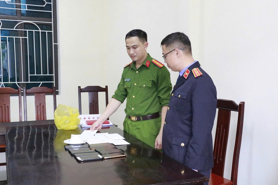 Bắt Nguyễn Thị Kim Dung và 8 người đàn ông- Ảnh 2.