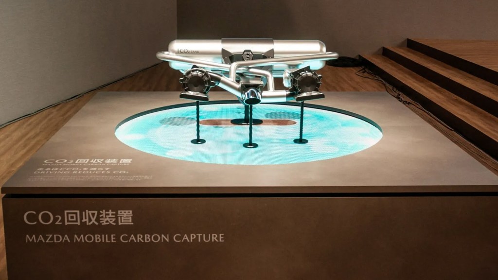 Kỹ sư Mazda vẽ ra một động cơ "khoa học viễn tưởng": chạy bằng nhiên liệu từ tảo, phát thải âm- Ảnh 1.