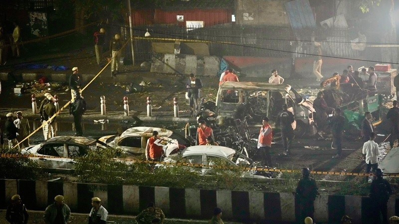 Nổ xe kinh hoàng ở Ấn Độ, hàng chục người thương vong- Ảnh 6.