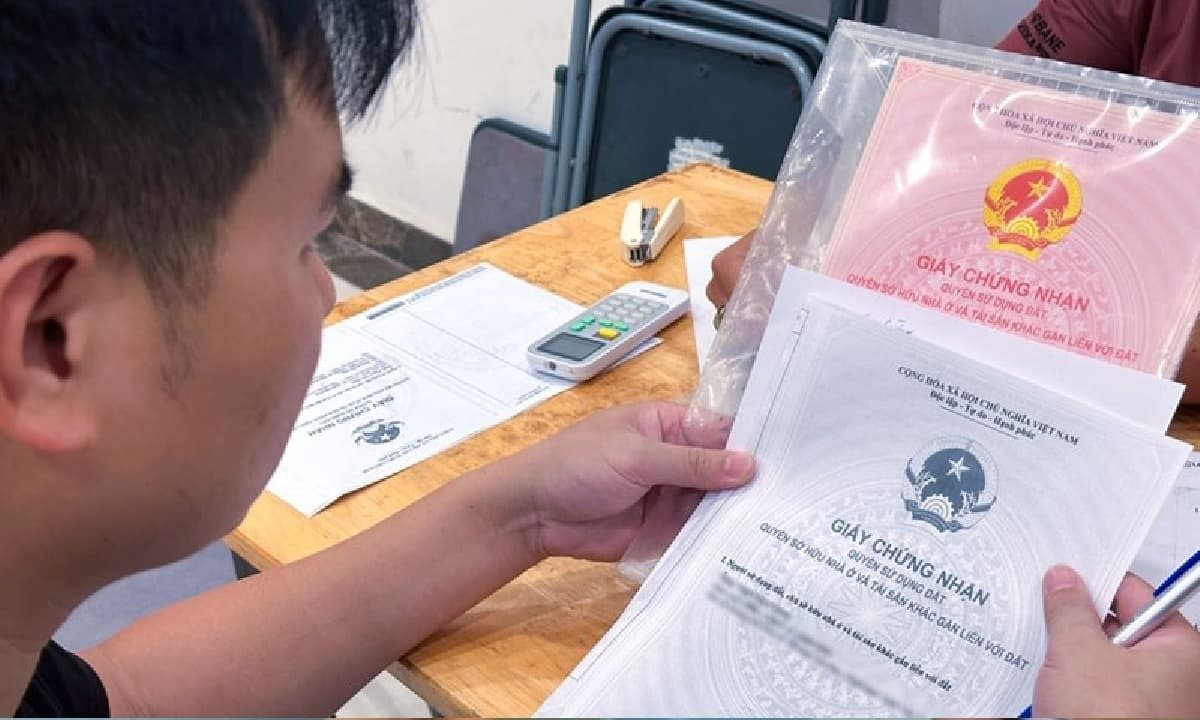 Thông báo mới nhất liên quan đến sổ đỏ và VNeID - Ảnh 1.