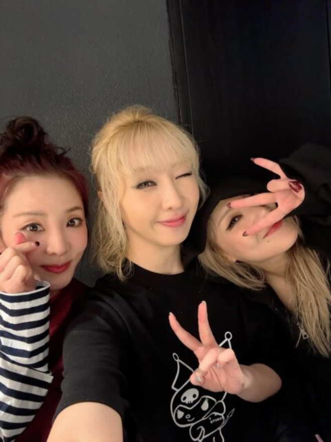 Nữ ca sĩ bất ổn nhất showbiz bị hội chị em từ mặt, cấm dự sinh nhật?- Ảnh 1. Nữ ca sĩ bất ổn nhất showbiz bị hội chị em từ mặt, cấm dự sinh nhật?- Ảnh 1.