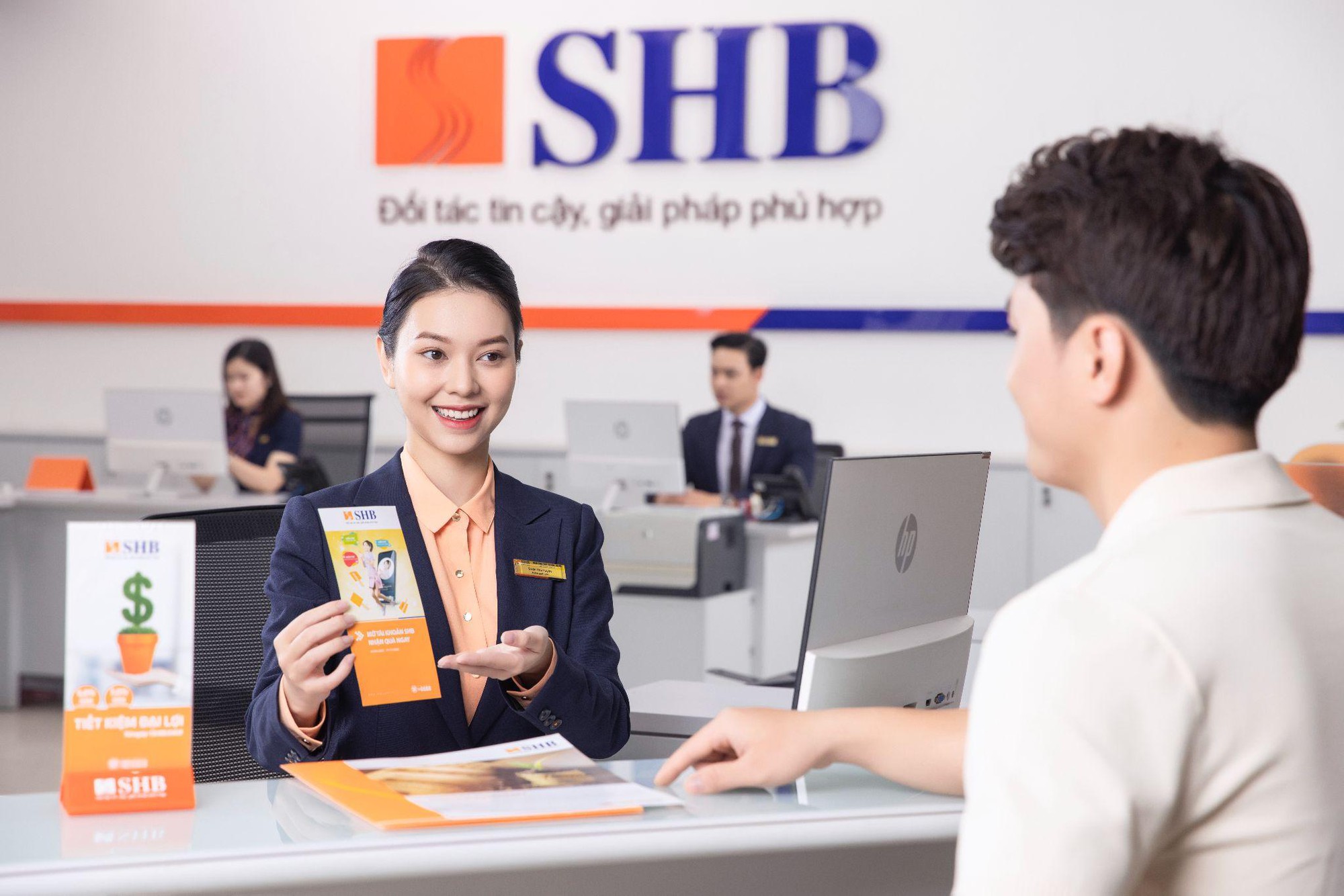 Ngân hàng hạnh phúc và những giá trị cảm xúc trao tới khách hàng- Ảnh 1.