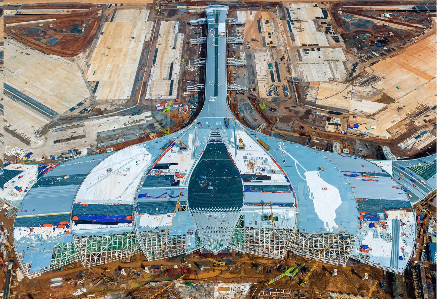 Phó thủ tướng chỉ đạo "nóng" về sân bay Long Thành 16 tỷ USD, Vành đai 3 TP.HCM, Vành đai 4 Hà Nội và loạt dự án cao tốc quan trọng- Ảnh 1. Phó Thủ tướng chỉ đạo