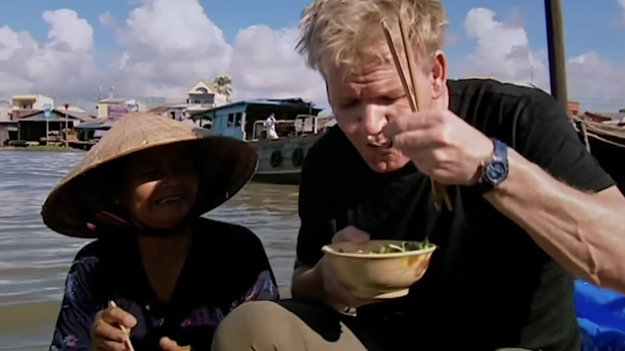 Bà bán hủ tiếu Việt khiến đầu bếp có khối tài sản 220 triệu đô phải 