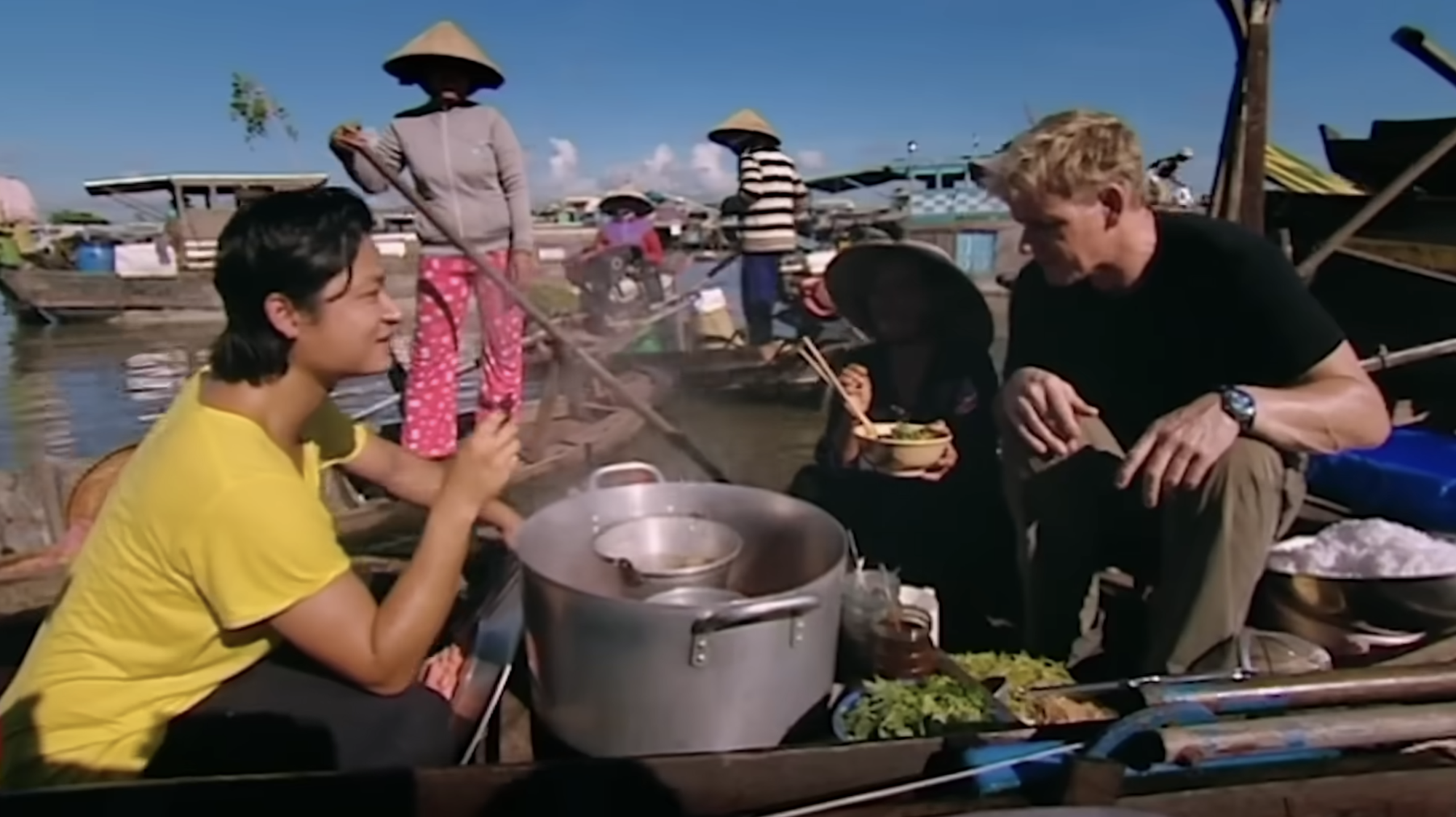 Bà bán hủ tiếu Việt khiến đầu bếp có khối tài sản 220 triệu đô phải 