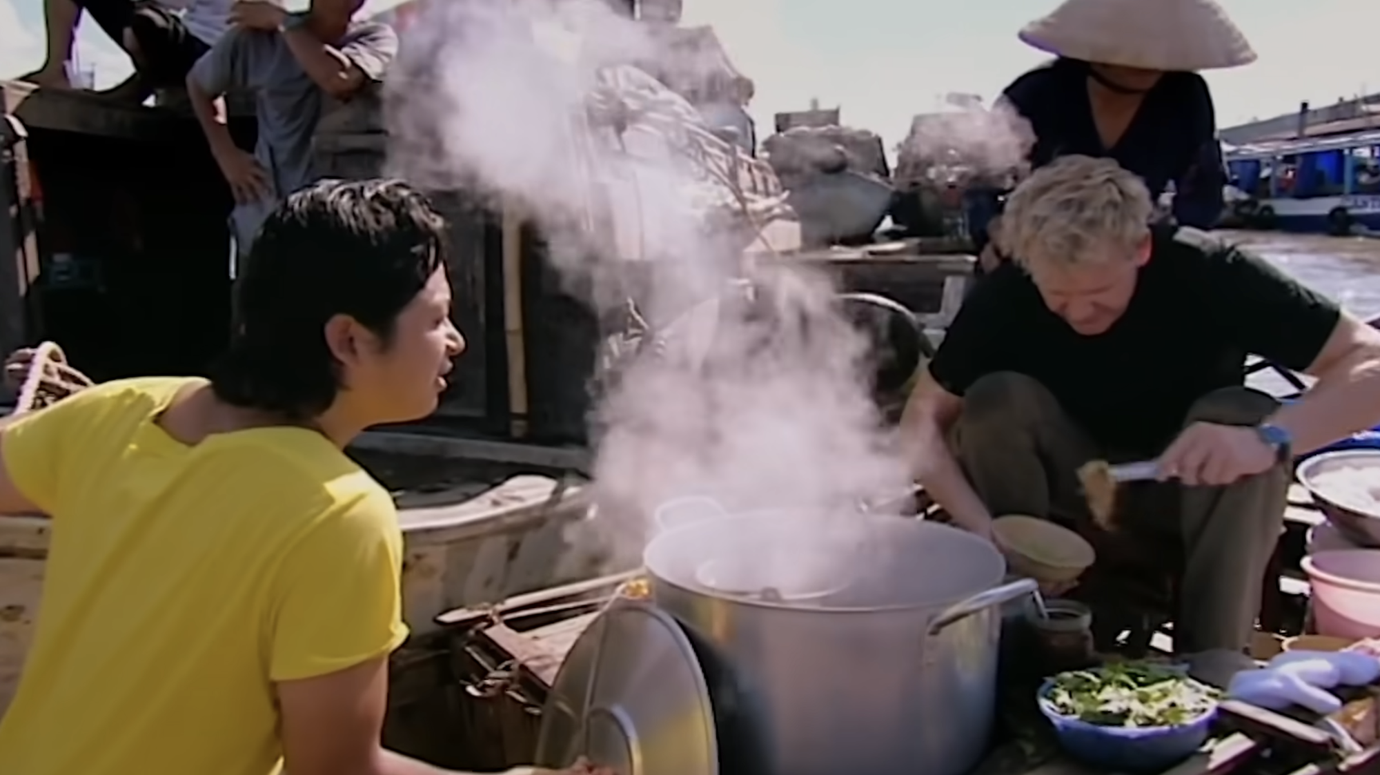 Bà bán hủ tiếu Việt khiến đầu bếp có khối tài sản 220 triệu đô phải 