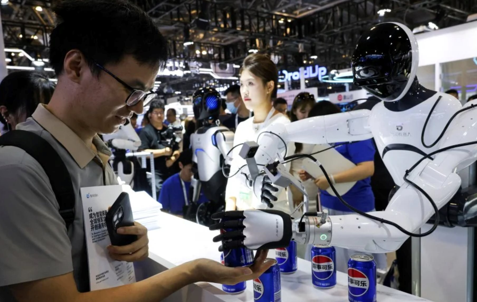 'Nếu không có 1 Titan, chúng tôi sẽ có hàng nghìn con kiến' - Trung Quốc thách thức cả thế giới trong cuộc chiến AI- Ảnh 1.