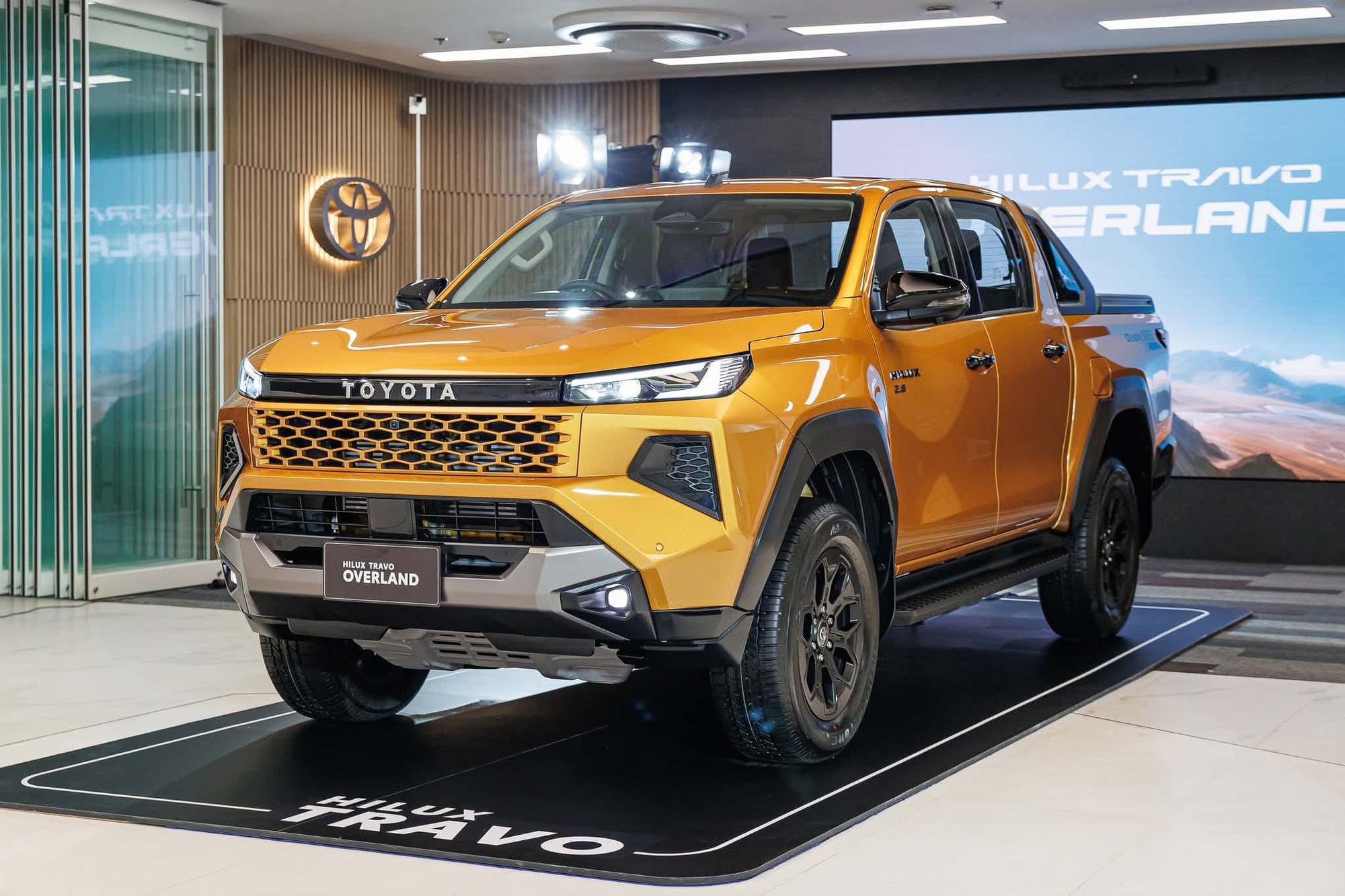 Toyota Hilux 2026 bị chê dùng khung gầm lỗi thời, sếp hãng đáp trả bằng lý do khó cãi- Ảnh 2.