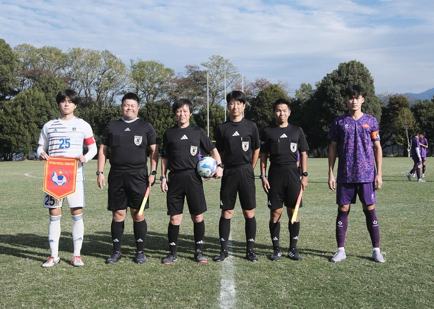 Tuyển Việt Nam suýt gieo sầu cho đội bóng Nhật Bản, chạy đà ấn tượng trước thềm giải châu Á- Ảnh 1.