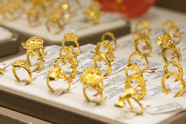 Giá vàng hôm nay 11/11: Bật tăng, vượt 4.100 USD/ounce - Ảnh 1.