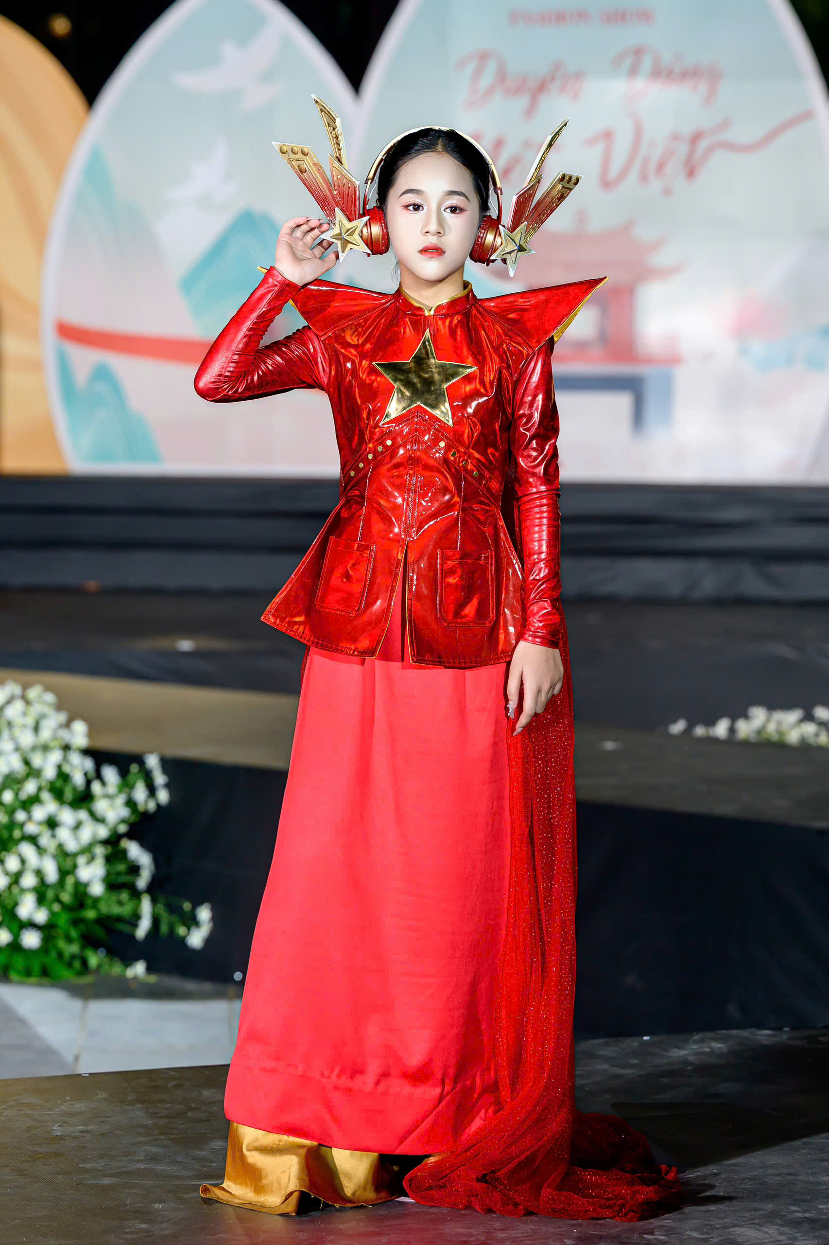 Những thiên thần nhí catwalk ấn tượng trong “Duyên dáng Nét Việt”- Ảnh 6.