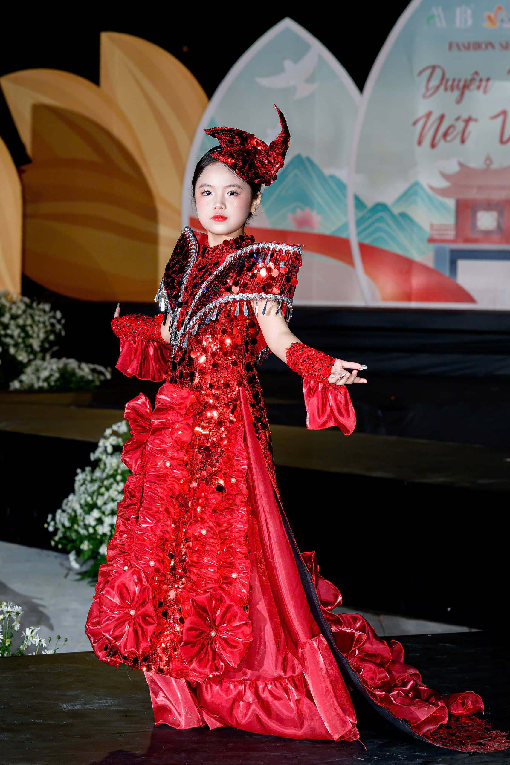 Những thiên thần nhí catwalk ấn tượng trong “Duyên dáng Nét Việt”- Ảnh 7.
