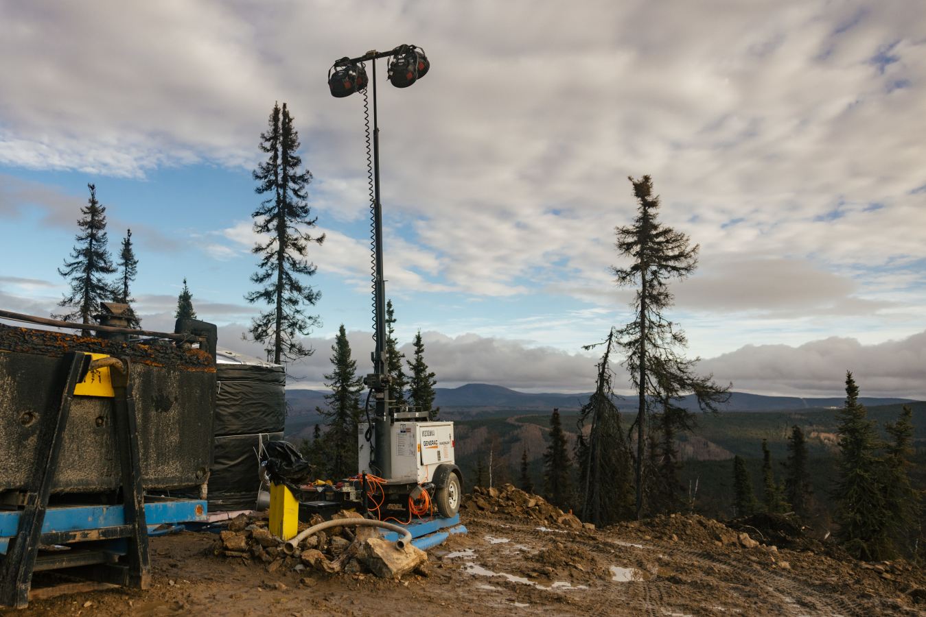 Hứng đòn đau vì Trung Quốc chặn mặt hàng Mỹ không thể sản xuất dù chỉ 1 gram, người dân bỏ qua cả vàng để săn lùng kho báu: Liệu có thoát phụ thuộc Bắc Kinh?- Ảnh 11.