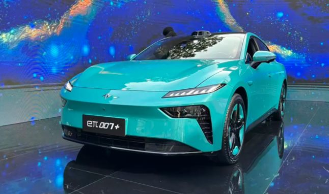 Ông trùm xe tải tại Việt Nam vừa ra mắt xe điện ngang cỡ Toyota Camry, giá khởi điểm hơn 500 triệu đồng- Ảnh 1.