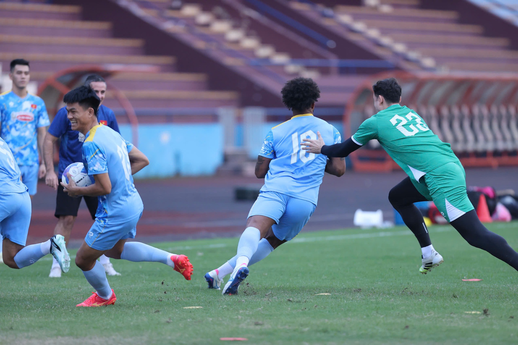 Văn Lâm lại chấn thương- Ảnh 4. Văn Lâm lại chấn thương- Ảnh 4.