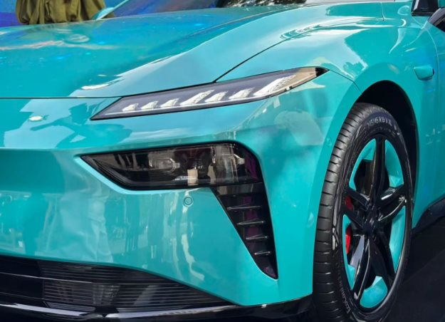 Ông trùm xe tải tại Việt Nam vừa ra mắt xe điện ngang cỡ Toyota Camry, giá khởi điểm hơn 500 triệu đồng- Ảnh 2.