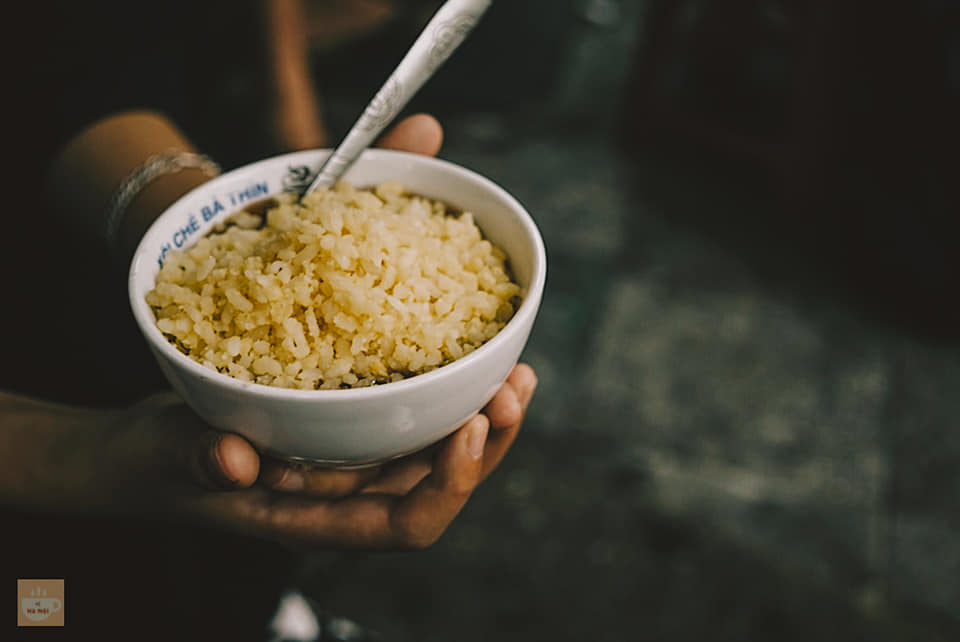 Khách Tây trầm trồ khi ăn món bình dân chỉ vài nghìn trong chợ Việt, nhận xét: "Nó thật sự ở cái tầm!"- Ảnh 6. Khách Tây trầm trồ khi ăn món bình dân chỉ vài nghìn trong chợ Việt, nhận xét: "Nó thật sự ở cái tầm!"- Ảnh 6.