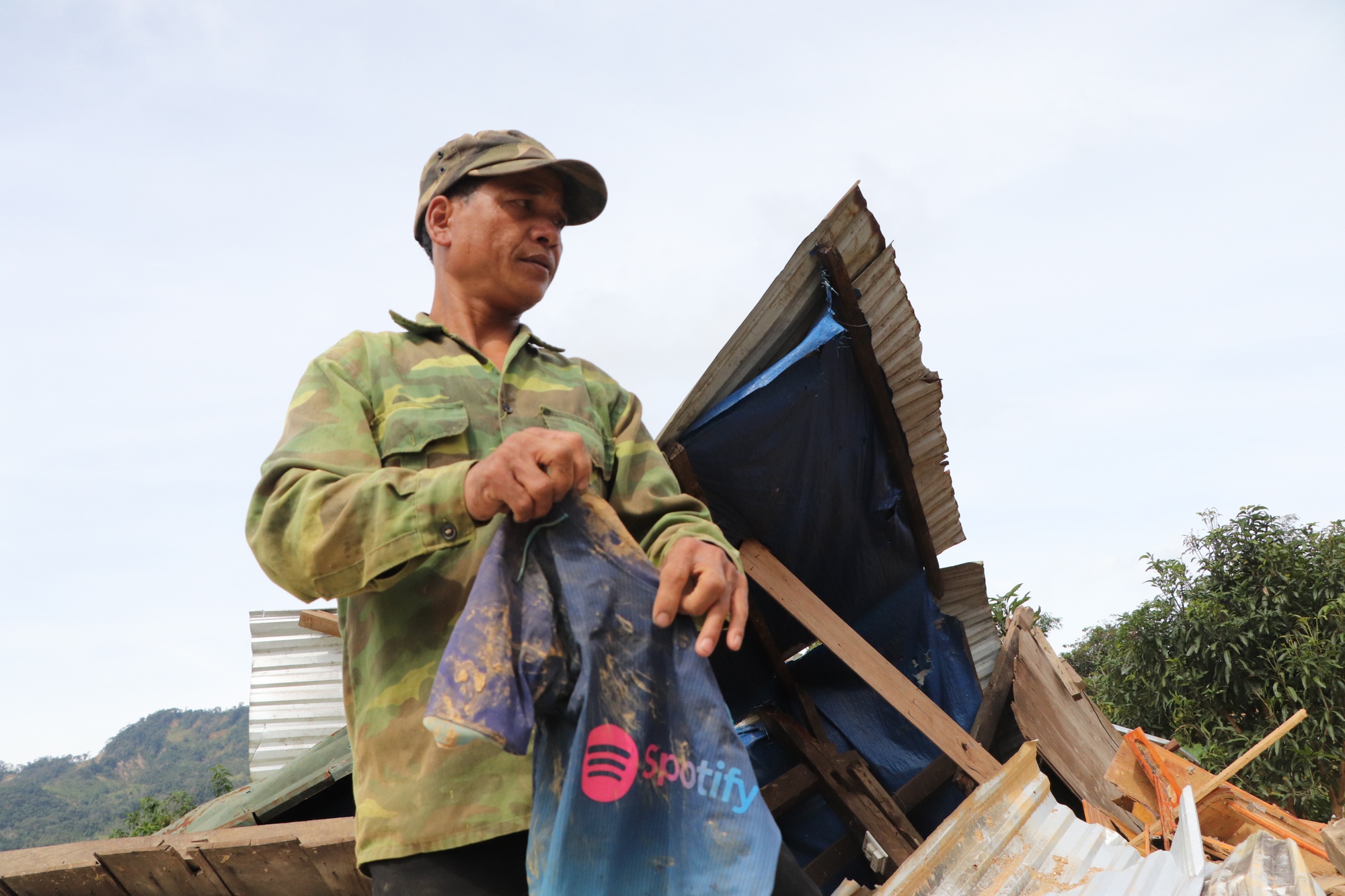 Cận cảnh vụ sạt lở núi kinh hoàng, cuốn phăng 6 ngôi nhà ở xã vùng cao Đà Nẵng- Ảnh 27. Cận cảnh vụ sạt lở núi kinh hoàng, cuốn phăng 6 ngôi nhà ở xã vùng cao Đà Nẵng- Ảnh 27.