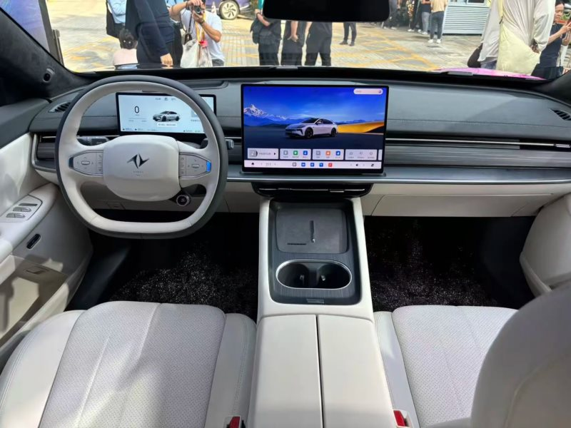 Ông trùm xe tải tại Việt Nam vừa ra mắt xe điện ngang cỡ Toyota Camry, giá khởi điểm hơn 500 triệu đồng- Ảnh 3.