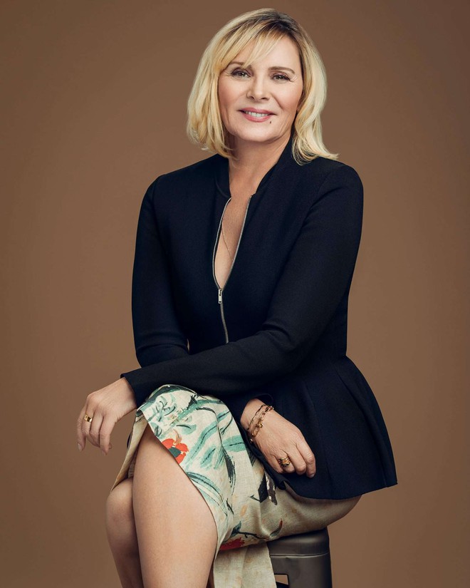 Nàng Samantha của phim "Sex and the City" U70 vẫn duy trì vóc dáng quyến rũ, dân tình bất ngờ vì 2 kiểu tập luyện của cô- Ảnh 2.