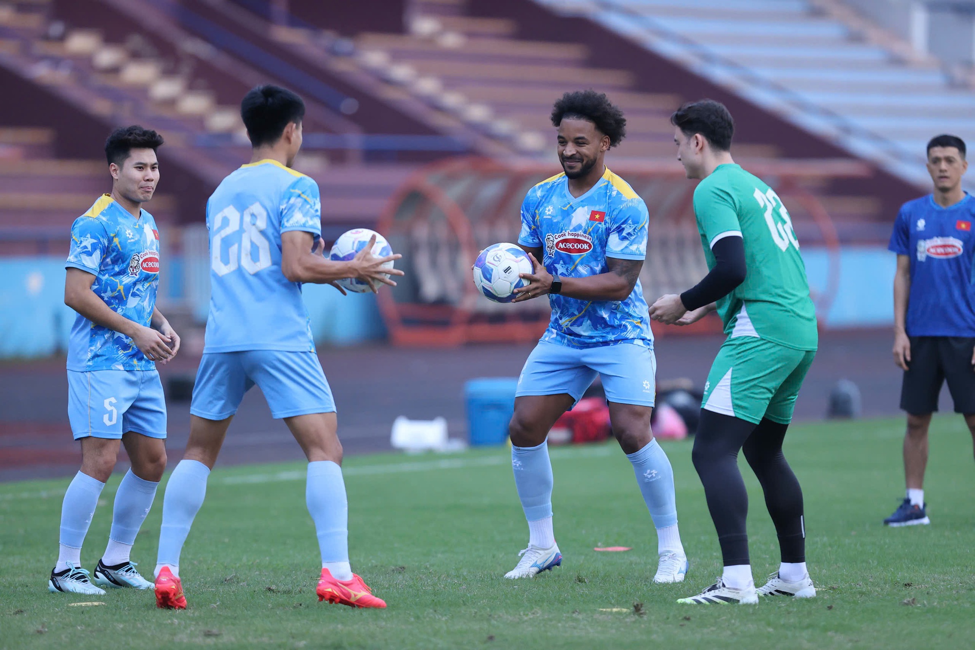 Văn Lâm lại chấn thương- Ảnh 3. Văn Lâm lại chấn thương- Ảnh 3.