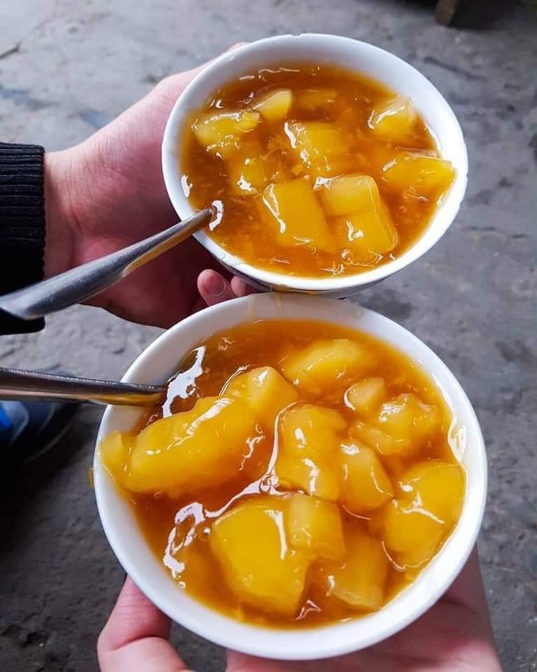 Khách Tây trầm trồ khi ăn món bình dân chỉ vài nghìn trong chợ Việt, nhận xét: "Nó thật sự ở cái tầm!"- Ảnh 5. Khách Tây trầm trồ khi ăn món bình dân chỉ vài nghìn trong chợ Việt, nhận xét: "Nó thật sự ở cái tầm!"- Ảnh 5.