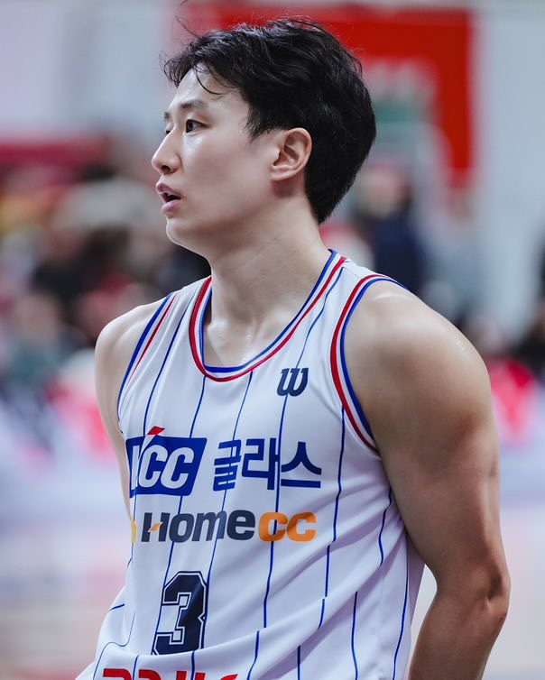 Nam thần bóng rổ bị người yêu cũ tố 