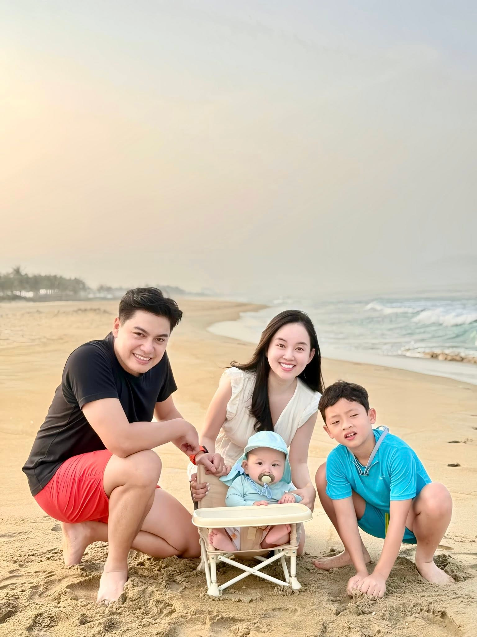 Hạnh phúc viên mãn: Hotmom Ly Kute khoe tin vui mang thai bé thứ 3- Ảnh 8. Hạnh phúc viên mãn: Hotmom Ly Kute khoe tin vui mang thai bé thứ 3- Ảnh 8.