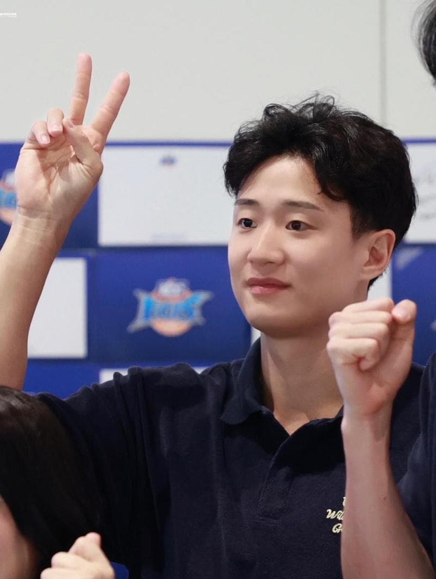 Nam thần bóng rổ bị người yêu cũ tố 